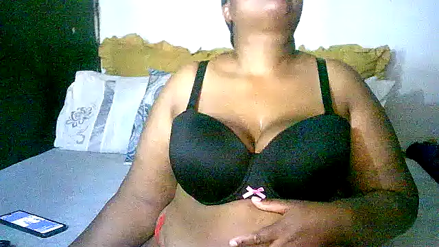 Snapshot of YELLOW_BONE chatting on September 17, 2025, 8:16 am YELLOW BONE online show from September 17, 2025, 8:16 am