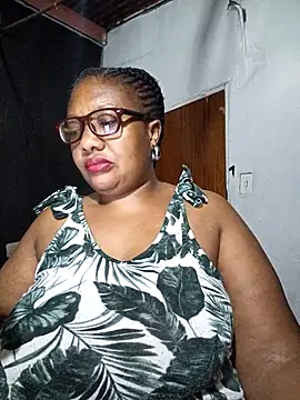 Snapshot of YELLOW_BONE chatting on March 7, 2025, 11:49 pm YELLOW BONE online show from March 7, 2025, 11:49 pm