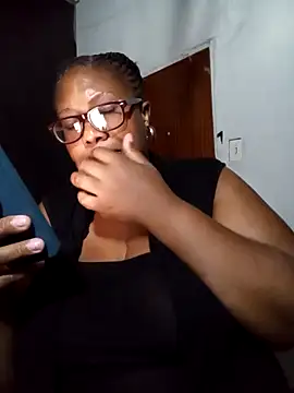 Snapshot of YELLOW_BONE chatting on February 27, 2025, 7:26 pm YELLOW BONE online show from February 27, 2025, 7:26 pm