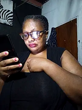 Snapshot of YELLOW_BONE chatting on March 16, 2025, 7:17 pm YELLOW BONE online show from March 16, 2025, 7:17 pm