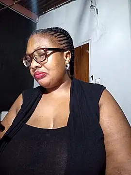 Snapshot of YELLOW_BONE chatting on March 1, 2025, 11:47 pm YELLOW BONE online show from March 1, 2025, 11:47 pm