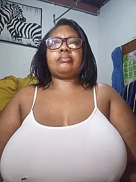 Snapshot of YELLOW_BONE chatting on June 14, 2026, 7:48 pm YELLOW BONE online show from June 14, 2026, 7:48 pm