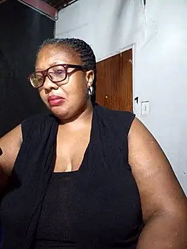 Snapshot of YELLOW_BONE chatting on March 14, 2025, 11:43 pm YELLOW BONE online show from March 14, 2025, 11:43 pm