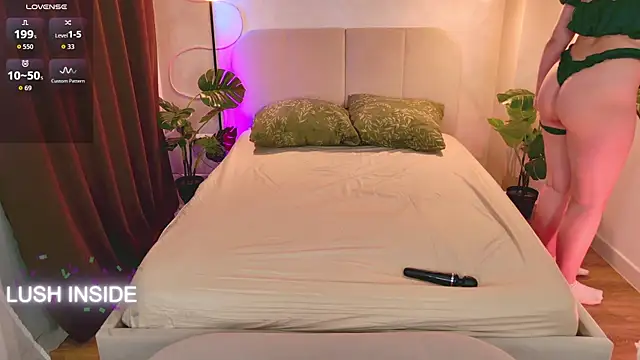 Pretty Alison online show from November 25, 2025, 2:17 pm