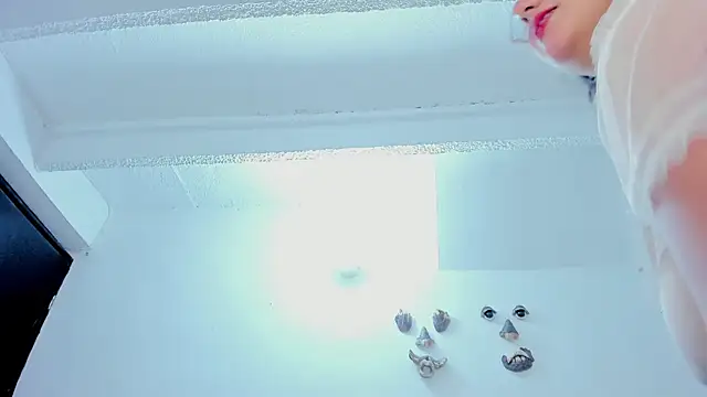 Snapshot of NayaWayne chatting on February 13, 2025, 9:27 pm NayaWayne online show from February 13, 2025, 9:27 pm