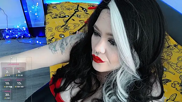 wickedxqueen online show from April 23, 2026, 4:19 am
