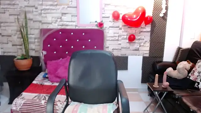 MarianaNight02 online show from February 18, 2025, 8:25 pm