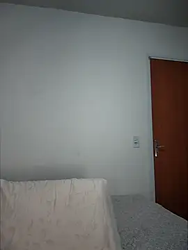 HannaFallow online show from November 28, 2025, 4:01 am