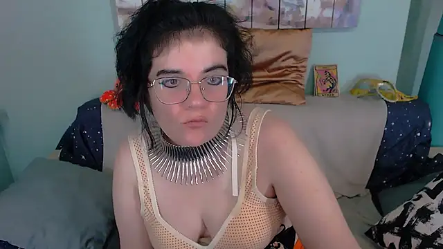 EverlyRays online show from November 6, 2025, 8:35 pm