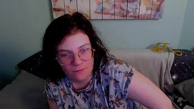 EverlyRays online show from July 5, 2026, 8:59 pm