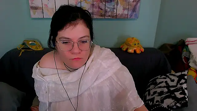 EverlyRays online show from April 15, 2026, 2:28 am