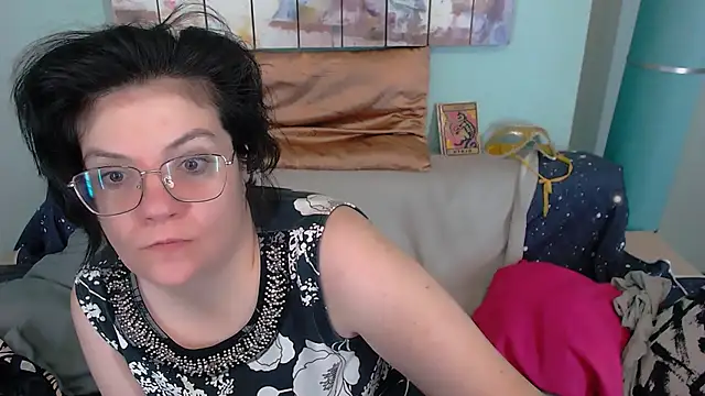 EverlyRays online show from November 27, 2025, 7:31 am