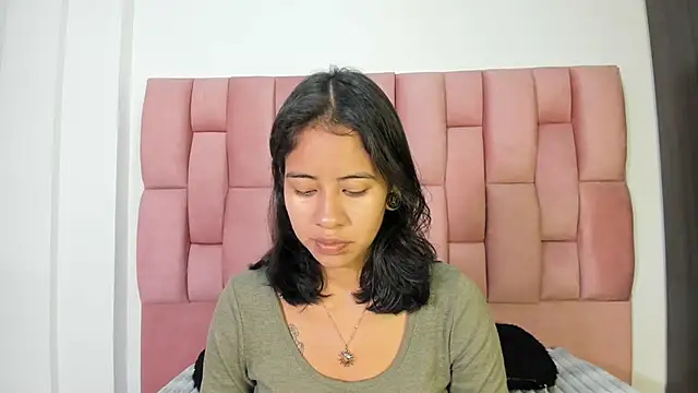 JuliKim  online show from September 29, 2025, 1:06 pm