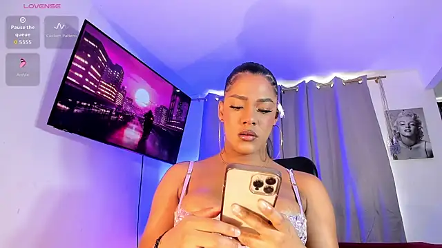 Snapshot of Fenty_XX chatting on July 18, 2026, 10:07 pm Fenty XX online show from July 18, 2026, 10:07 pm