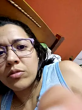 lady hot2xx online show from November 7, 2025, 4:39 am