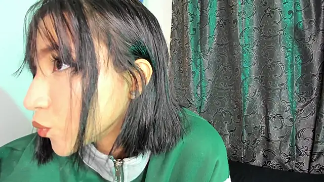 Snapshot of emma_woods_ chatting on September 9, 2025, 2:43 am emma woods online show from September 9, 2025, 2:43 am