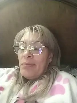 Snapshot of RebeccaThompson chatting on May 12, 2026, 5:26 am RebeccaThompson online show from May 12, 2026, 5:26 am