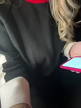 Snapshot of Mayoosh6 chatting on February 9, 2025, 9:58 am Mayoosh6 online show from February 9, 2025, 9:58 am