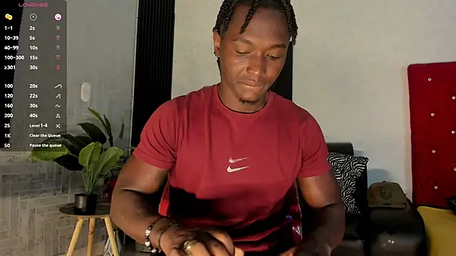 Snapshot of DannSmmith chatting on December 5, 2025, 11:20 am DannSmmith online show from December 5, 2025, 11:20 am