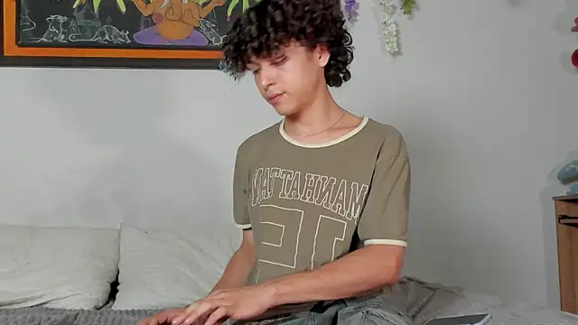 Snapshot of Cherry_boy_18 chatting on March 9, 2025, 3:54 am Cherry boy 18 online show from March 9, 2025, 3:54 am