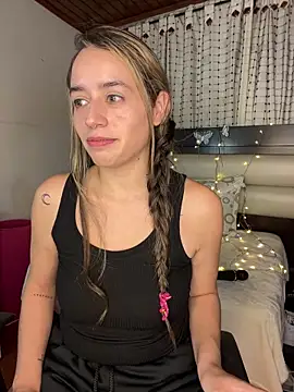 Snapshot of Natalia_Suarez chatting on March 3, 2025, 4:54 am Natalia Suarez online show from March 3, 2025, 4:54 am