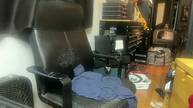 Snapshot of leanjamesdean chatting on October 11, 2025, 3:13 pm leanjamesdean online show from October 11, 2025, 3:13 pm