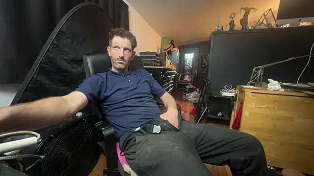 Snapshot of leanjamesdean chatting on October 8, 2025, 4:14 am leanjamesdean online show from October 8, 2025, 4:14 am