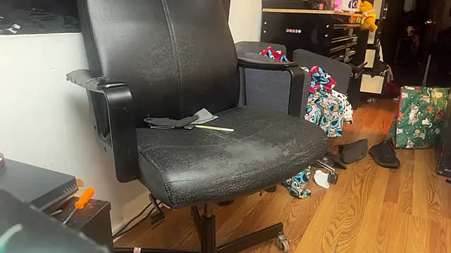 leanjamesdean online show from December 23, 2025, 12:11 am