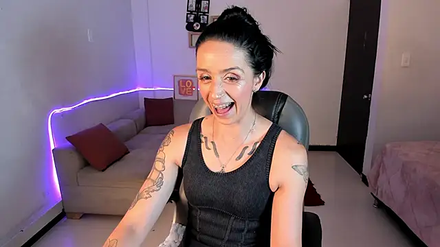 Kristen Garner online show from December 17, 2025, 7:52 pm