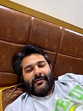 Snapshot of Sakhtlaundaz chatting on February 23, 2025, 5:39 pm Sakhtlaundaz online show from February 23, 2025, 5:39 pm