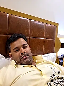 Snapshot of Sakhtlaundaz chatting on March 7, 2025, 6:00 pm Sakhtlaundaz online show from March 7, 2025, 6:00 pm