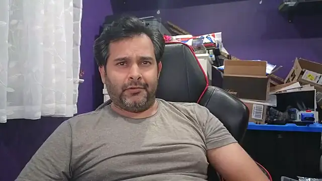 Snapshot of Sakhtlaundaz chatting on September 26, 2025, 3:35 am Sakhtlaundaz online show from September 26, 2025, 3:35 am