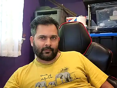 Snapshot of Sakhtlaundaz chatting on October 15, 2025, 8:39 pm Sakhtlaundaz online show from October 15, 2025, 8:39 pm