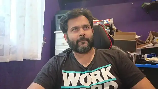 Snapshot of Sakhtlaundaz chatting on September 10, 2025, 8:52 pm Sakhtlaundaz online show from September 10, 2025, 8:52 pm