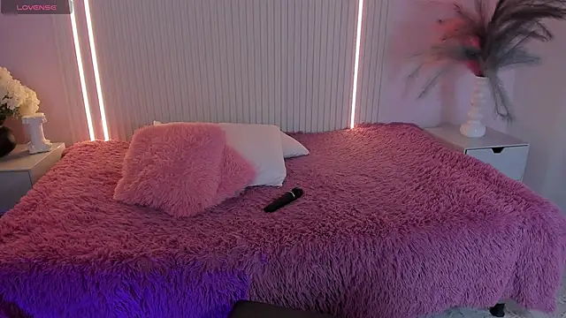 EmilyEvans7 online show from April 8, 2026, 10:50 am