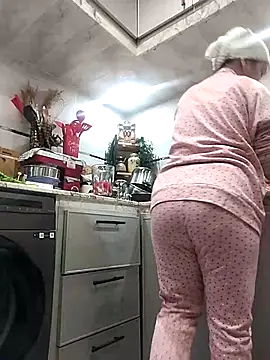 lolo890 online show from April 13, 2026, 9:52 pm