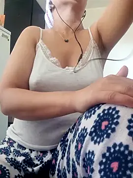 Snapshot of lolo890 chatting on October 30, 2025, 11:19 am lolo890 online show from October 30, 2025, 11:19 am