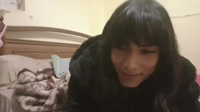 calliemaggotbone online show from December 5, 2025, 6:17 pm