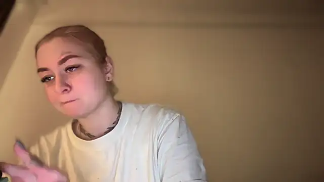 Snapshot of Isabel-Bailey chatting on December 2, 2025, 9:05 pm Isabel-Bailey online show from December 2, 2025, 9:05 pm