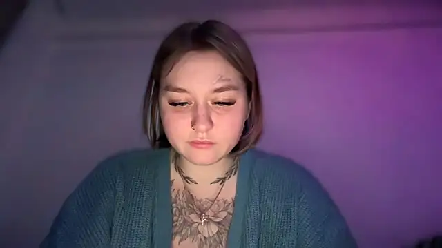 Snapshot of Isabel-Bailey chatting on October 28, 2025, 9:14 pm Isabel-Bailey online show from October 28, 2025, 9:14 pm