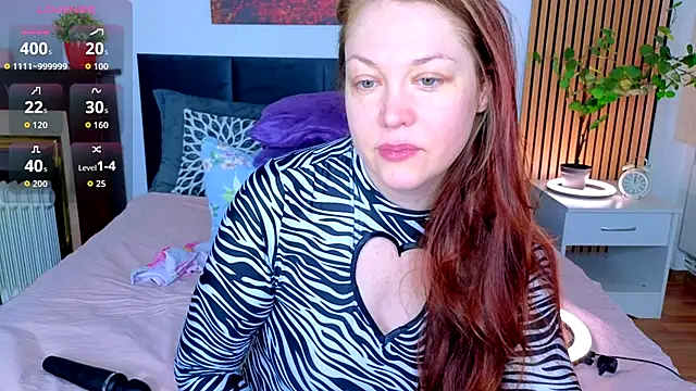 CutieGinger online show from November 30, 2025, 3:24 pm