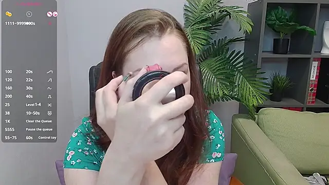 CutieGinger online show from September 28, 2025, 12:12 pm