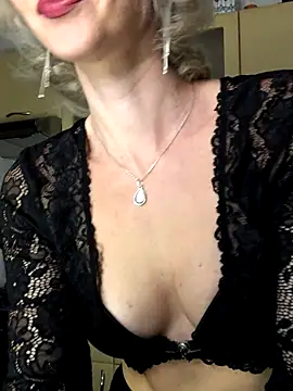 Snapshot of Kristina03 chatting on November 20, 2025, 9:36 pm Kristina03 online show from November 20, 2025, 9:36 pm