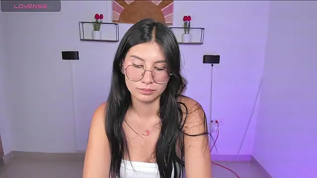 Snapshot of emily_villamil chatting on June 6, 2026, 10:26 pm emily villamil online show from June 6, 2026, 10:26 pm
