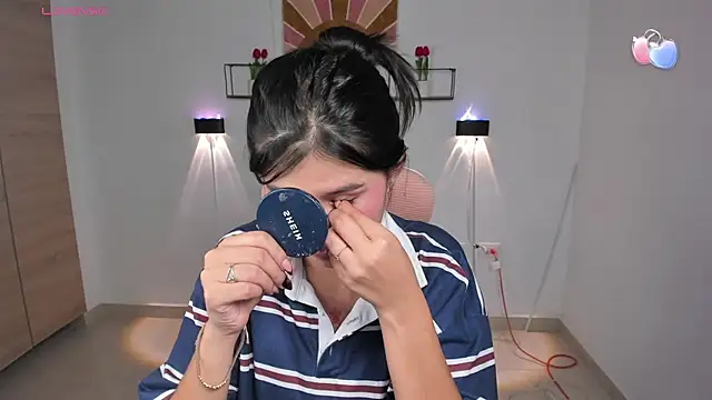 Snapshot of emily_villamil chatting on April 23, 2026, 9:38 pm emily villamil online show from April 23, 2026, 9:38 pm