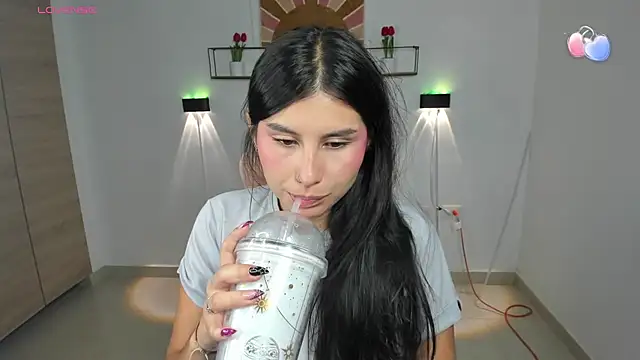 Snapshot of emily_villamil chatting on April 22, 2026, 9:10 pm emily villamil online show from April 22, 2026, 9:10 pm