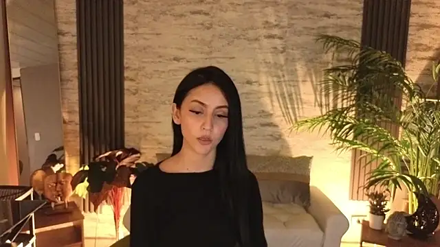 Coralinnee  online show from February 5, 2026, 5:36 am