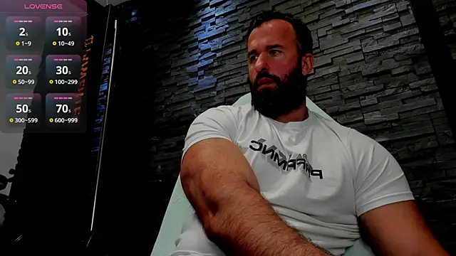 Snapshot of David_Big_Daddy chatting on May 8, 2026, 7:28 pm David Big Daddy online show from May 8, 2026, 7:28 pm
