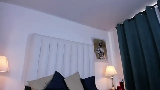 Snapshot of Violet_queen20 chatting on November 30, 2025, 5:03 pm Violet queen20 online show from November 30, 2025, 5:03 pm