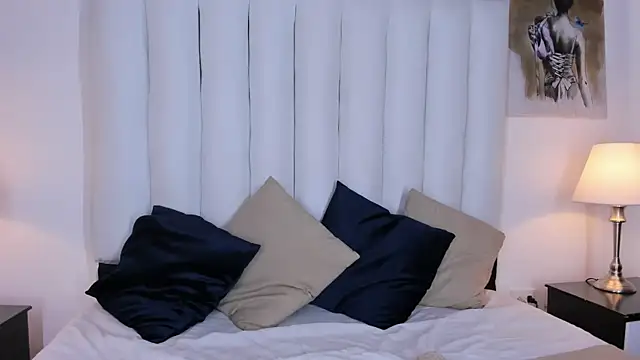 Snapshot of Violet_queen20 chatting on November 18, 2025, 7:06 pm Violet queen20 online show from November 18, 2025, 7:06 pm